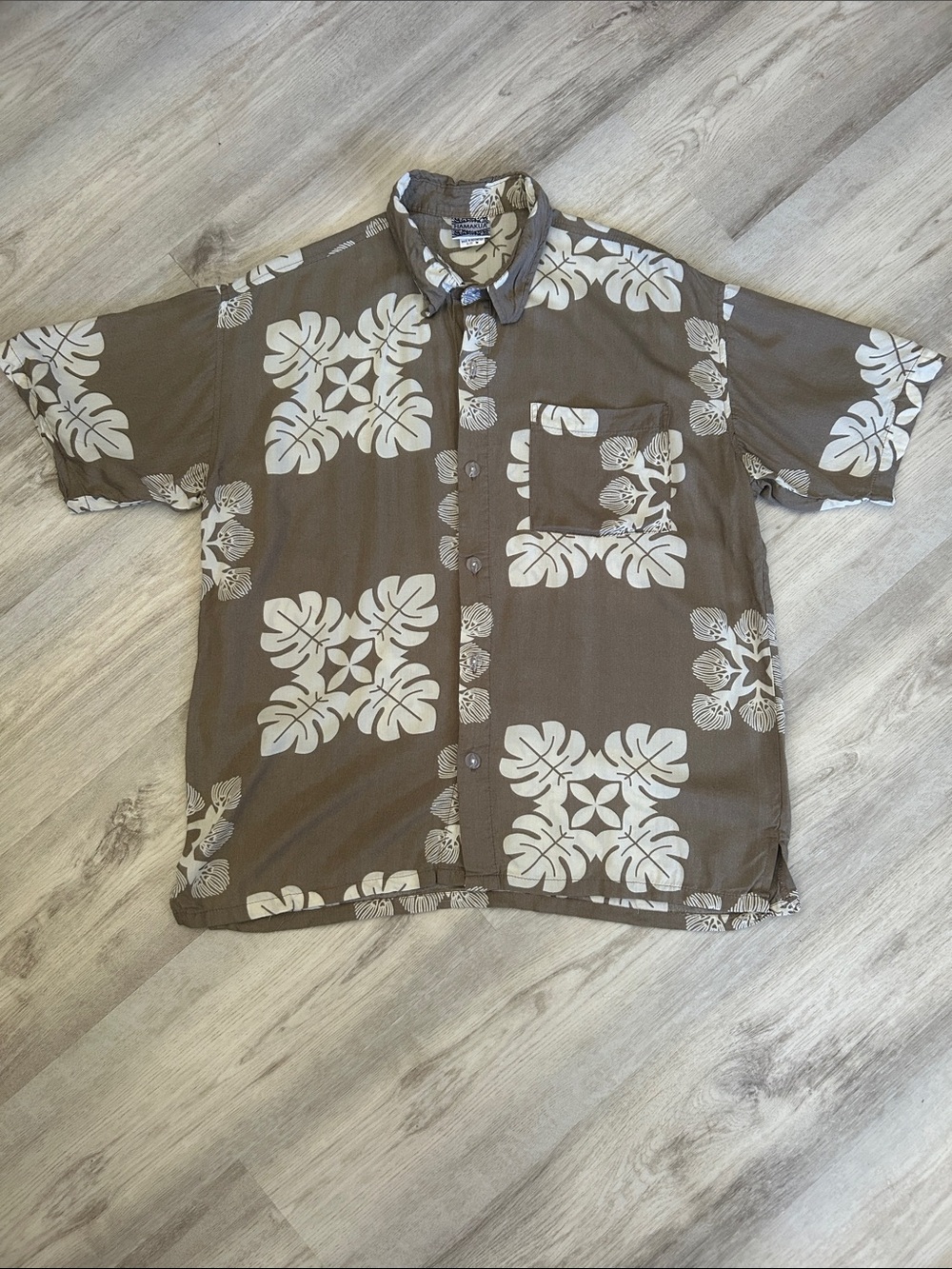 Hamakua Taupe and Cream Appliqué Quilt Aloha Dress Shirt Medium
